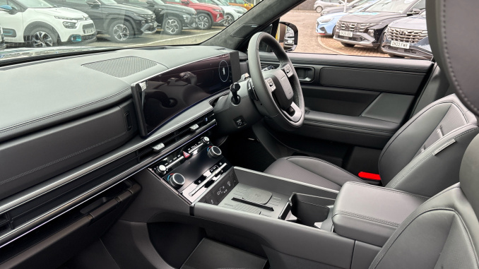 Hyundai SANTA FE 1.6 TGDi Hybrid Calligraphy 5dr 4WD Auto Hybrid Estate - Image 9